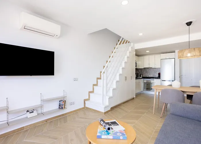 Appartamento Playa Vistas 2 With Breathtaking Sea View, Only 100 M To The Sea, Heated Pool, Aircondition For A Fee, Wifi