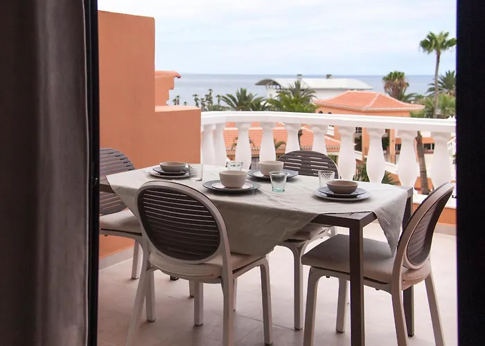 Playa Vistas 2 With Breathtaking Sea View, Only 100 M To The Sea, Heated Pool, Aircondition For A Fee, Wifi * Playa de las Americas (Tenerife)