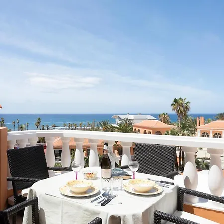 Playa Vistas 2 With Breathtaking Sea View, Only 100 M To The Sea, Heated Pool, Aircondition For A Fee, Wifi Playa de las Americas (Tenerife)