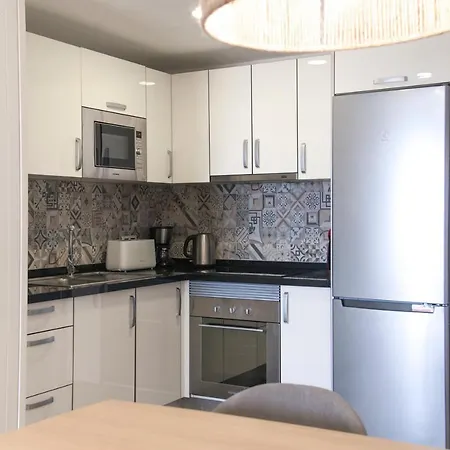 Playa Vistas 2 With Breathtaking Sea View, Only 100 M To The Sea, Heated Pool, Aircondition For A Fee, Wifi * Playa de las Americas (Tenerife)